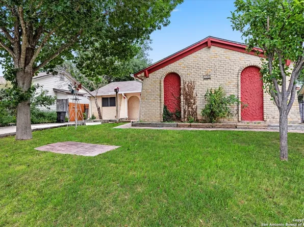 7610 Meadow Green St, San Antonio, TX 78251