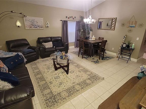 3rd image of 2462 Cliffdale St
