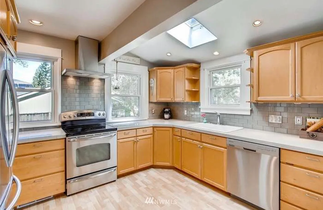 2 bed, 1090 sqft, $3,200 — Photo 2