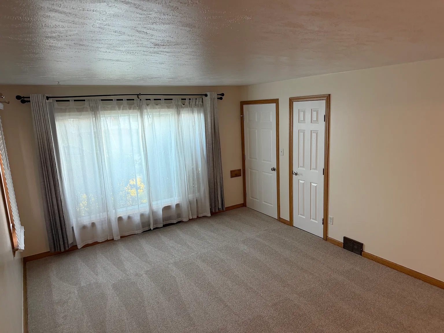 7524 Deerfield Dr — Photo 2