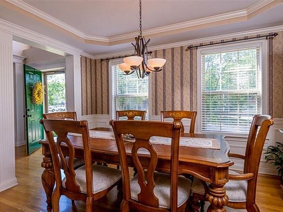 3rd image of 804 Eagles Ln
