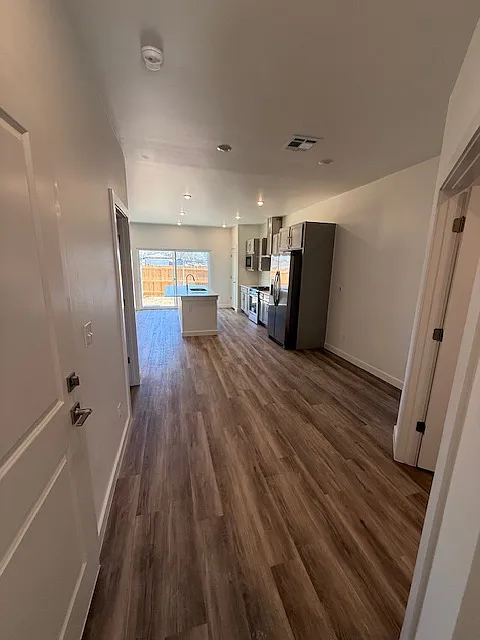3 bed, 2.5 bath, 1700 sqft, $2,000 — Photo 4
