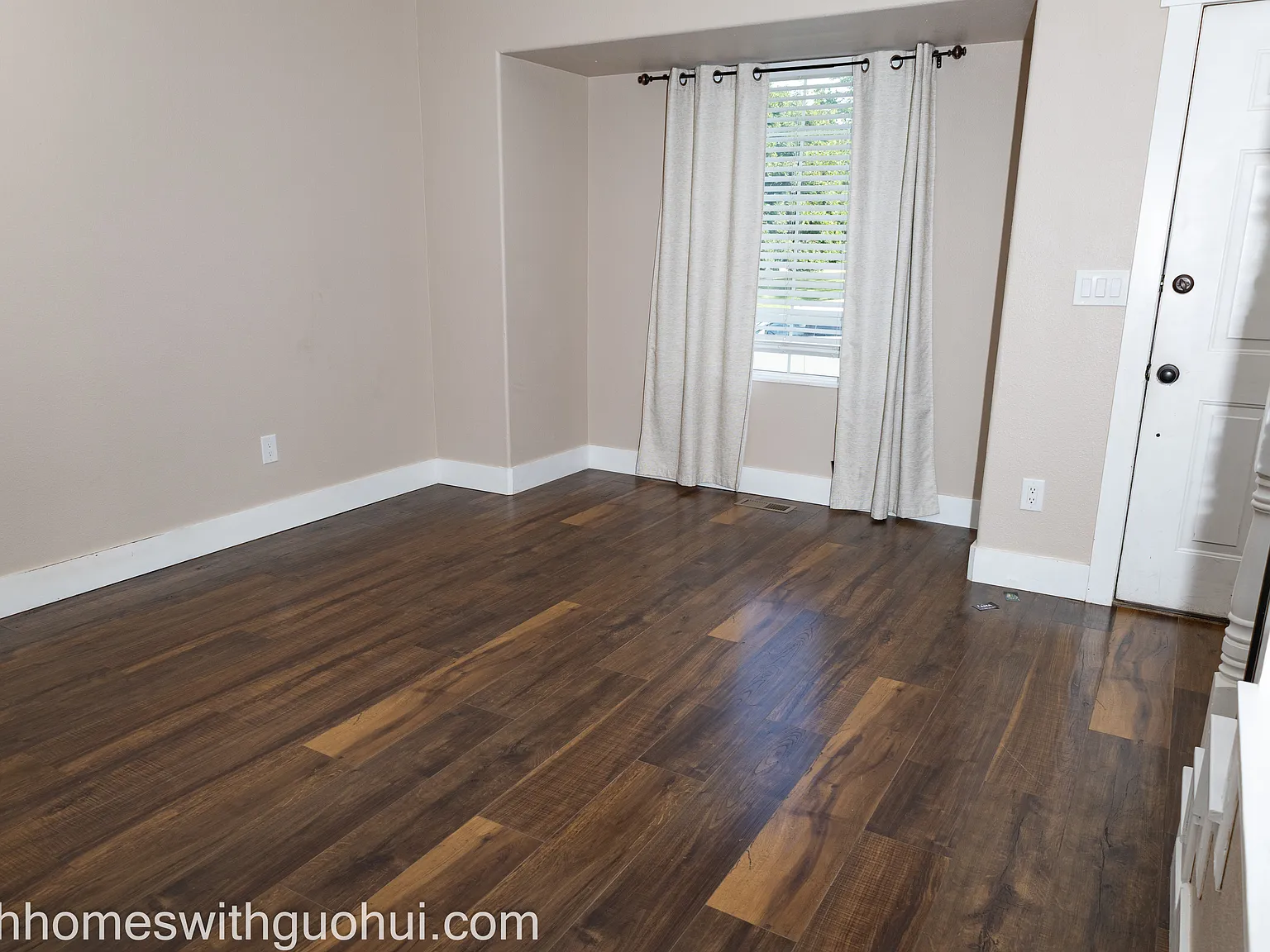 4 bed, 1915 sqft, $2,400 — Photo 2