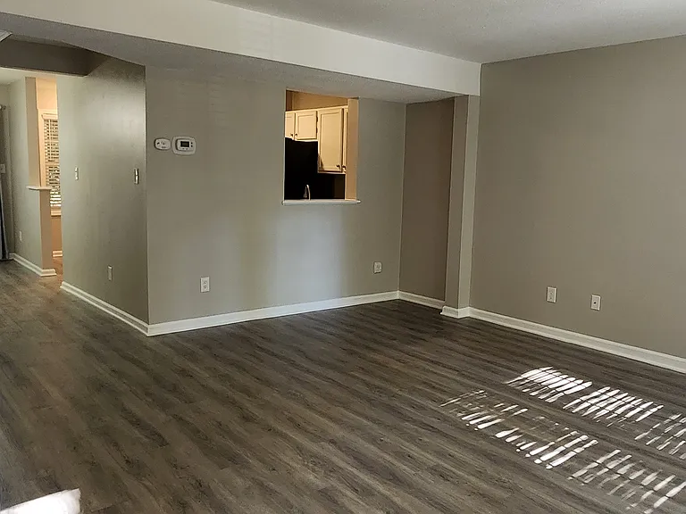 403 Glencoe Dr — Photo 3