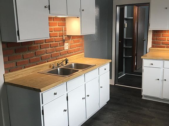 4th image of 844 Louise St
