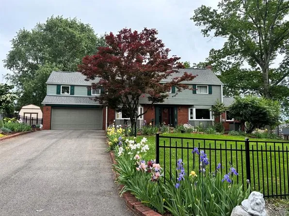 203 Glenfield Dr, Pittsburgh, PA 15235