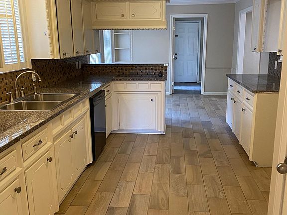 Large Kitchen with Granite Countertops