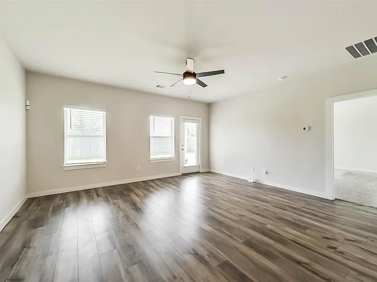 8515 Lake Groove Ln — Photo 6