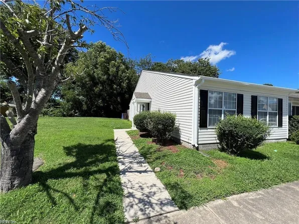 2824 Eric Ct, Chesapeake, VA 23323