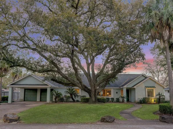 107 Capri Street, Sugar Land, TX 77478