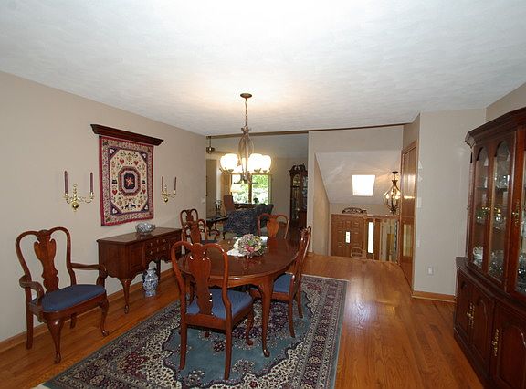 4th image of 426 Village Wood Ln #7