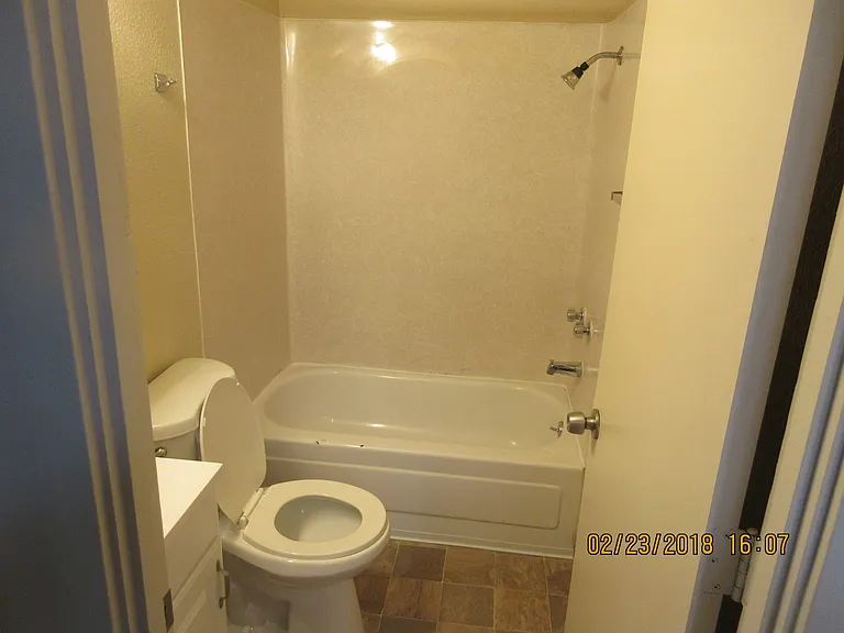 2120 NW Janssen St #J3 — Photo 10