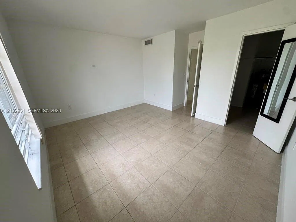 Doral Gardens Ii Condo — Photo 4