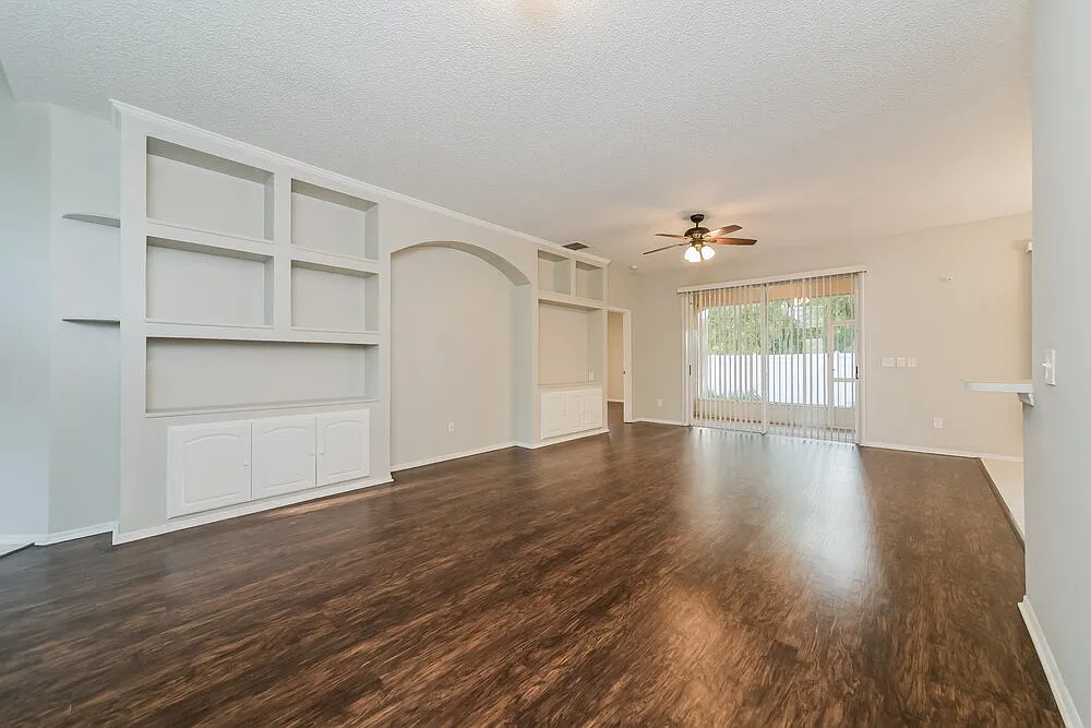 3 bed, 2.0 bath, 1565 sqft, $2,470 — Photo 4