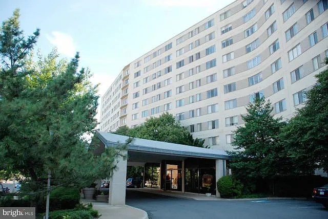 1200 N Nash St #260 — Photo 2