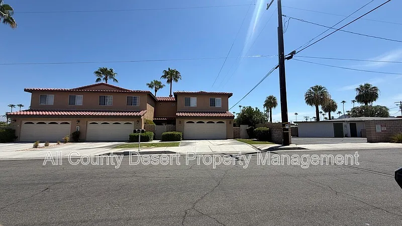 3 bed, 3.0 bath, 1576 sqft, $2,495 — Photo 2