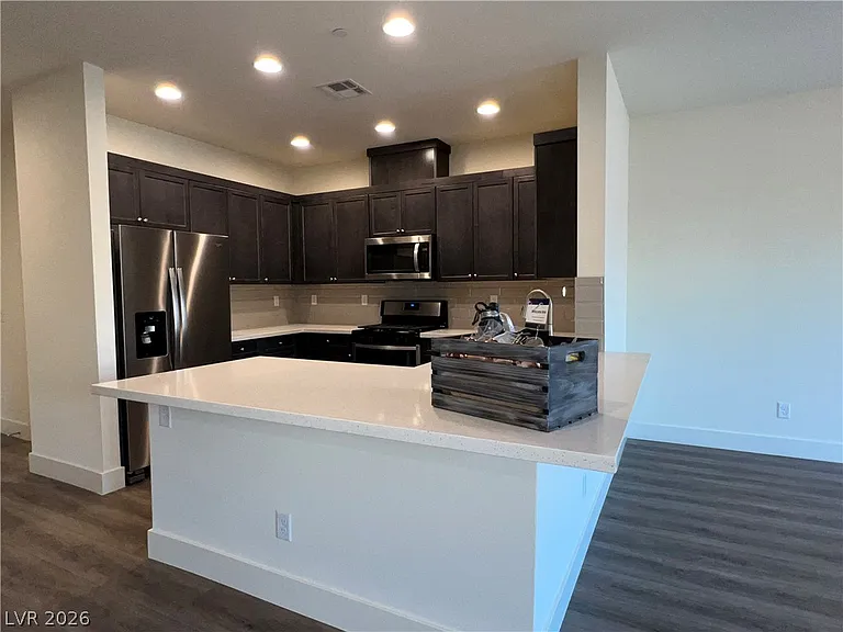 1421 Jules Ln — Photo 3