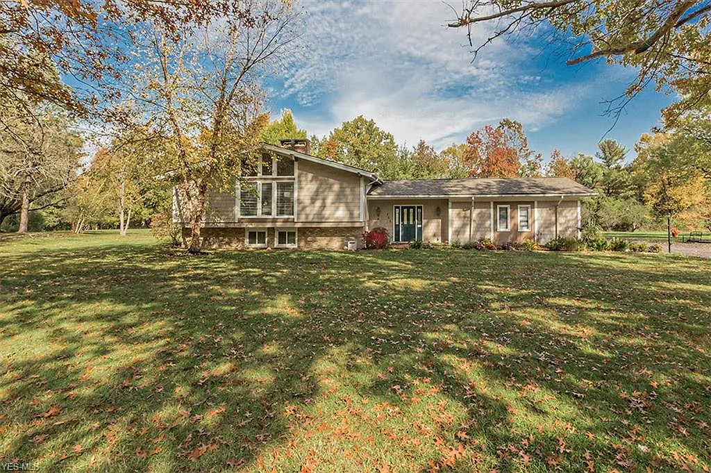 105 N Strawberry Ln photo 1
