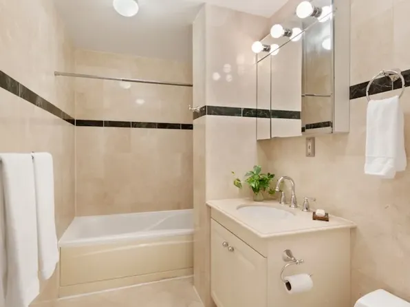 340 Cabrini Boulevard image 4 of 8