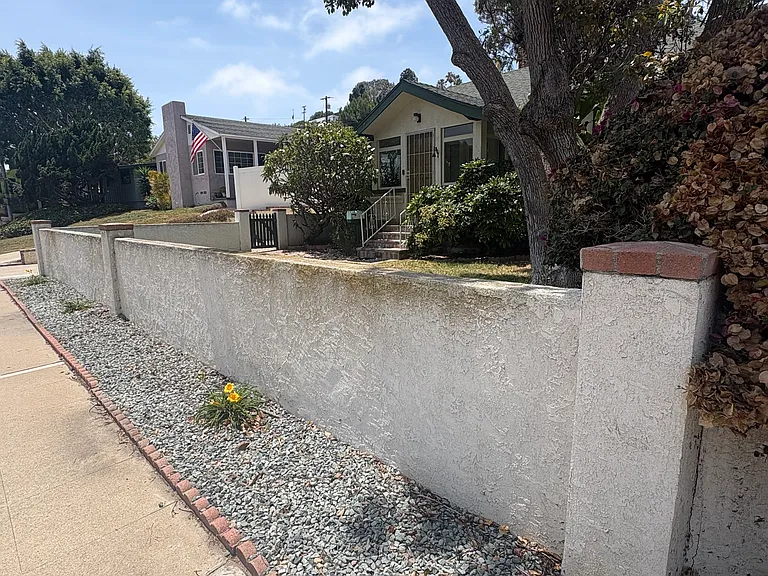 2220 Rosecrans St — Photo 1