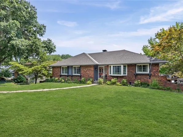 6829 Lakeshore Dr, Raytown, MO 64133