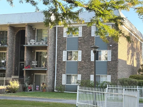 1511 N Windsor Dr APT 208, Arlington Heights, IL 60004