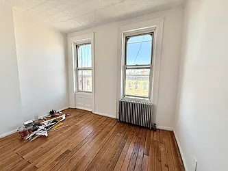 566 Morgan Avenue, #4R