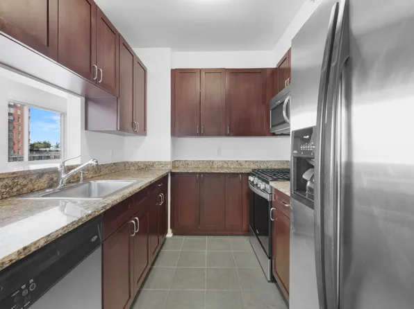 211 North End Avenue image 6 of 19