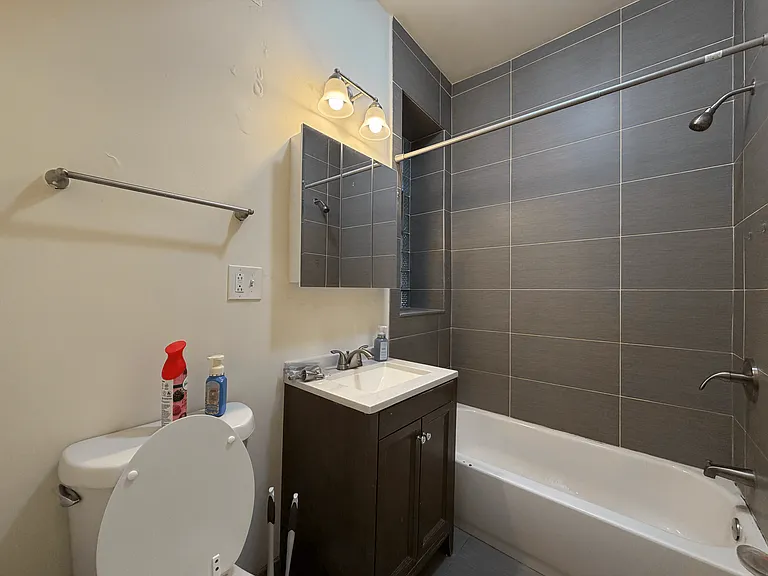 2656-58 W. Iowa St./907 N. Washtenaw Ave. — Photo 10