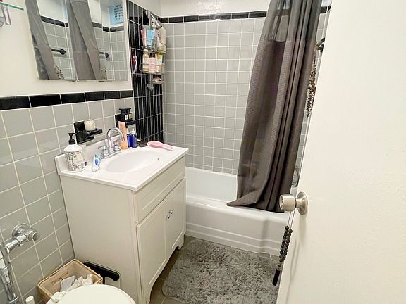 4th image of 25 W 13th St APT 5CS