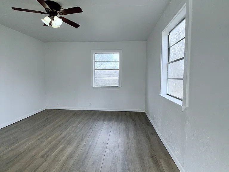 505 E Shepherd St — Photo 7