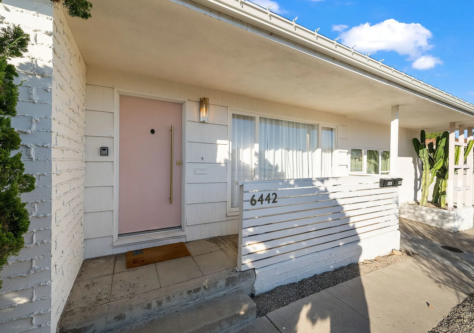 Stylish Mid-Century Modern Home - Canyon Views & Fenced Yard — Photo 2