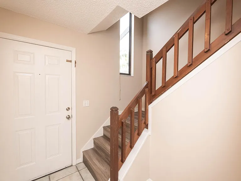 47 Bogart Pl — Photo 5