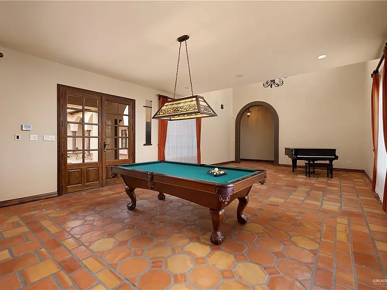 2304 Antigua Dr — Photo 25