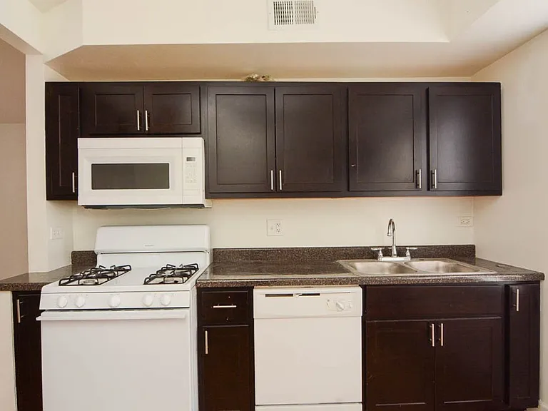 4804 N Avers Ave #202 — Photo 1