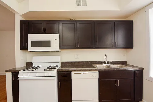 4804 N Avers Ave #202 Photo 1
