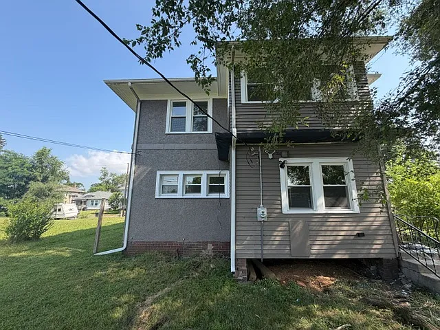 626 E Dayton St — Photo 13