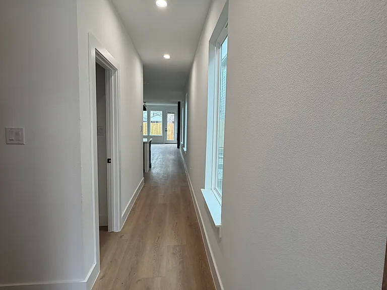 2521 Bethurum Ave — Photo 4