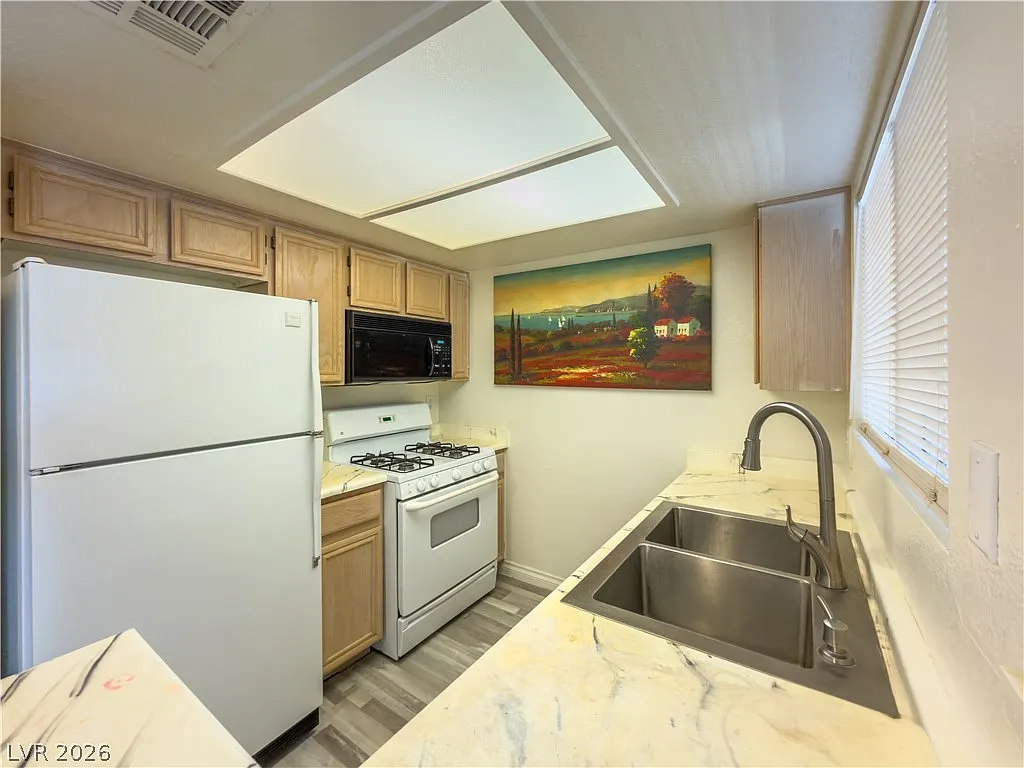 1 bed, 1.0 bath, 593 sqft, $1,199 — Photo 4