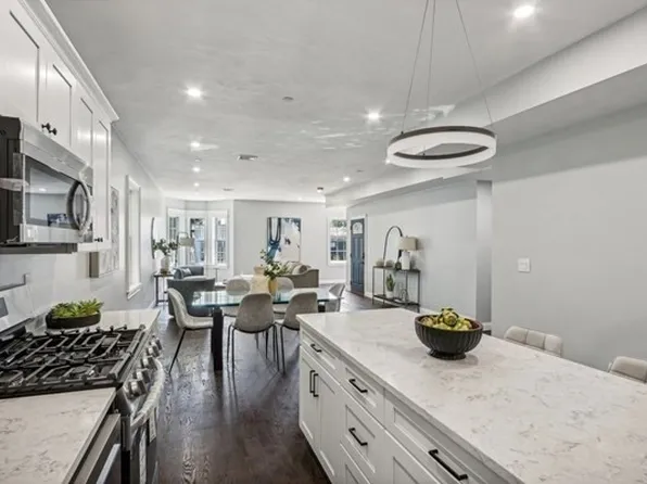 128 Hamilton St #1, Dorchester, MA 02125