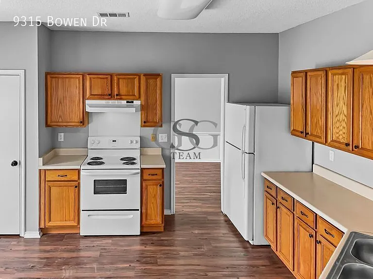 9315 Bowen Dr — Photo 11
