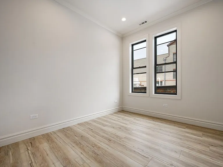 1710 W Belmont Ave #301 — Photo 8