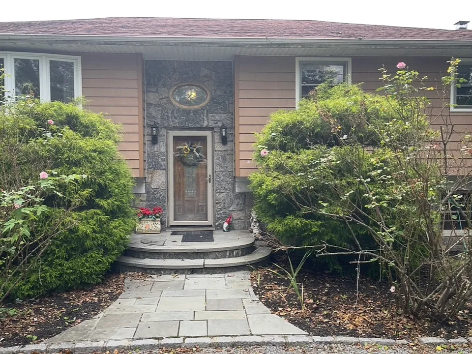 99 Forest Ave