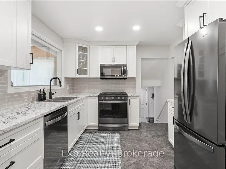 48 Melrose Cres — Photo 12