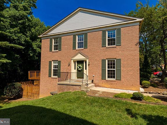 3rd image of 6133 Summer Park Ln