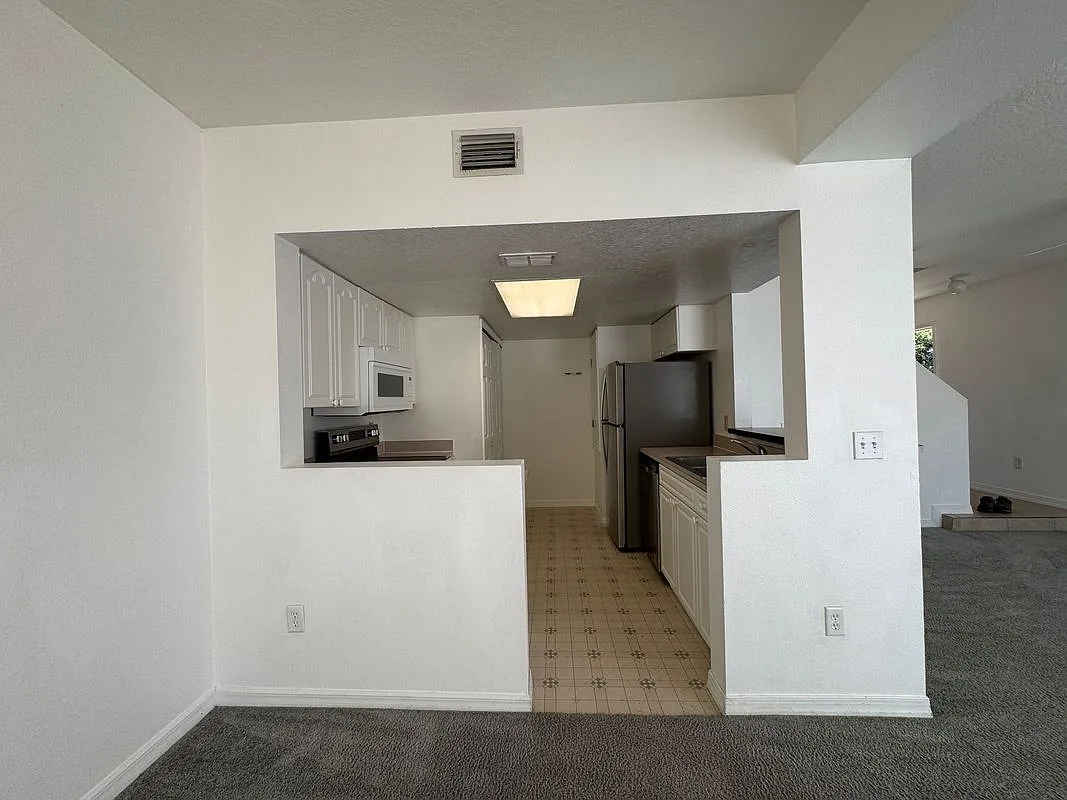 3 bed, 2.5 bath, 1400 sqft, $1,700 — Photo 4