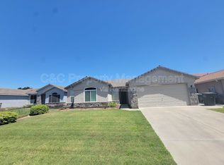 1124 W Sandstone Dr, Hanford, CA 93230