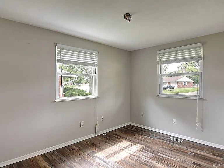4554 Powell Rd — Photo 15