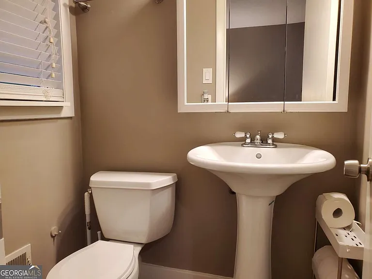 2473 Woodacres Rd NE — Photo 20