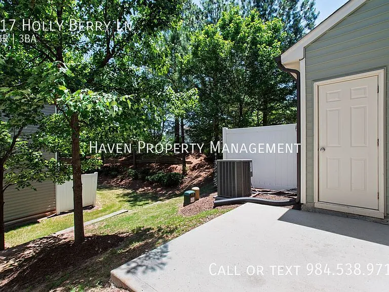 117 Holly Berry Ln — Photo 33